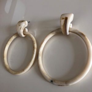 Cream tortoise circle hoop earrings